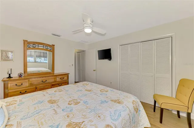 $5,000 | 4946 Commonwealth Drive, Sarasota, FL 34242