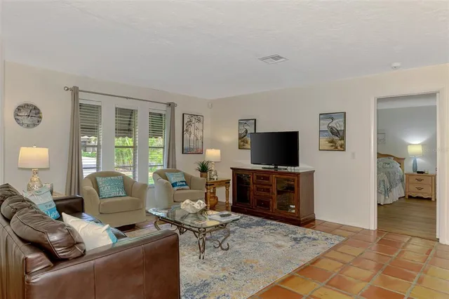 $5,000 | 4946 Commonwealth Drive, Sarasota, FL 34242