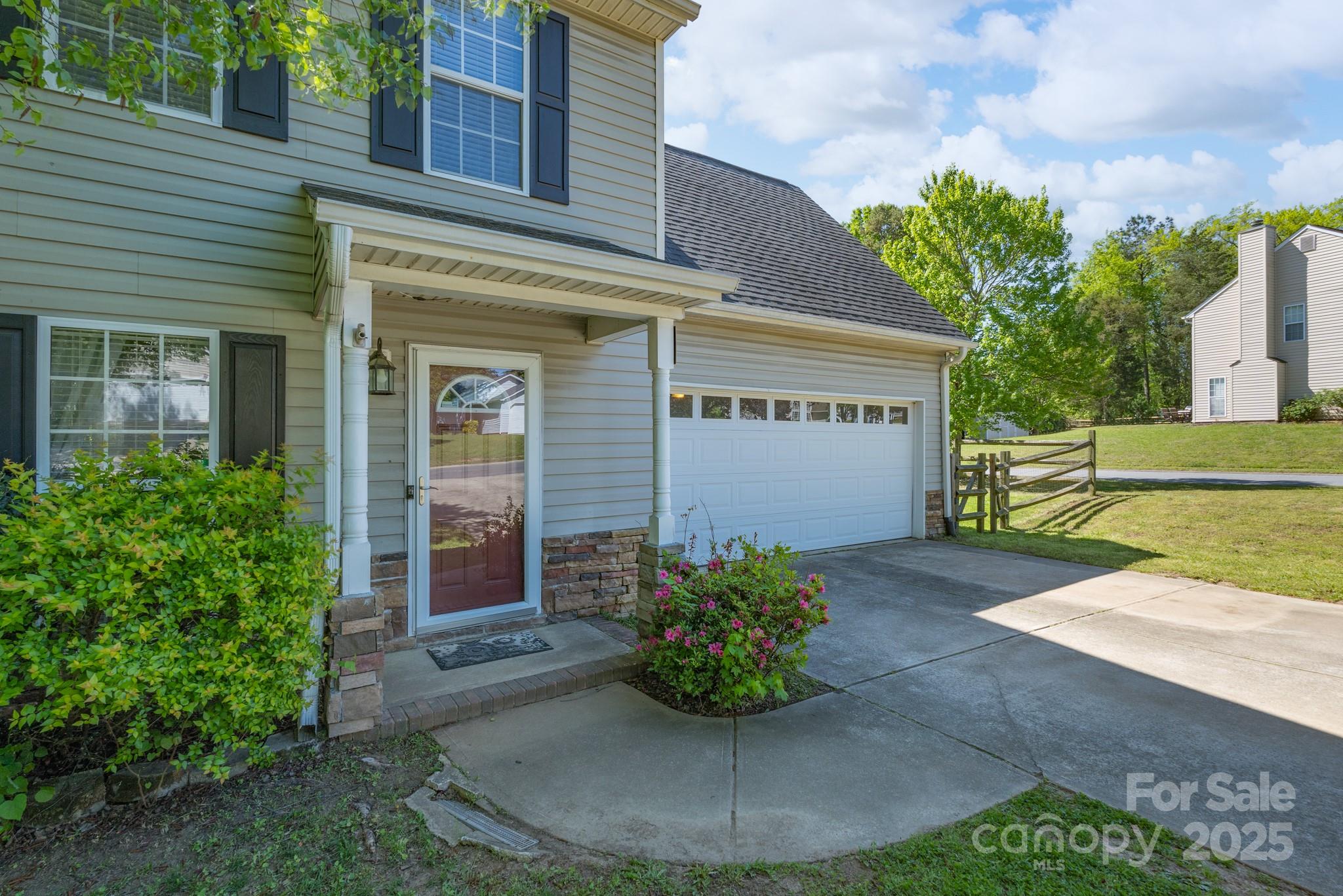 12604 Cardinal Point Road Charlotte, NC 28269 - Photo 2 of 28 Gallery Image 2