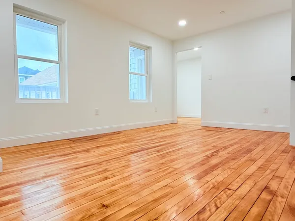 $2,590 | 23 Bellevue Street, Unit 2, Worcester, MA 01609