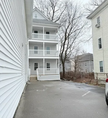 $2,590 | 23 Bellevue Street, Unit 2, Worcester, MA 01609