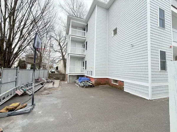 $2,590 | 23 Bellevue Street, Unit 2, Worcester, MA 01609