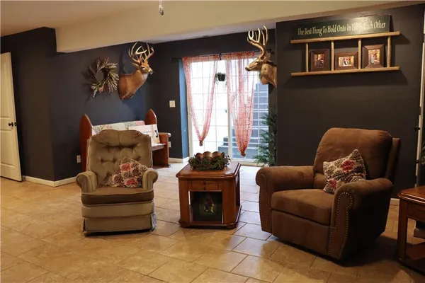 $455,000 | 915 Englewood Drive, Kearney, MO 64060