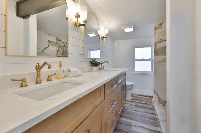 $575,000 | 18711 Red Bird Lane, Lithia, FL 33547