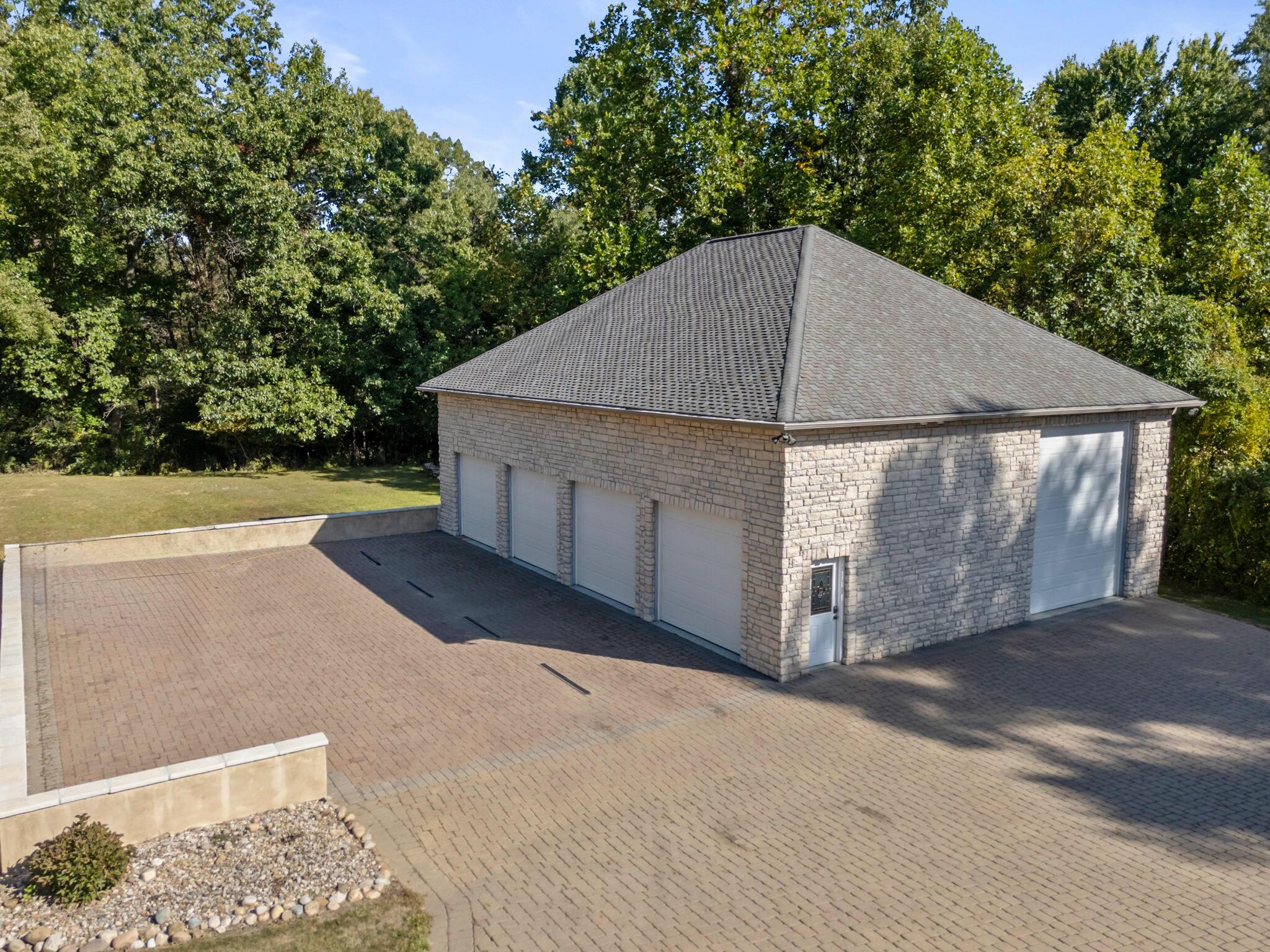 17980 Gambier Road Mount Vernon, OH 43050 - Photo 92 of 123 Garage
