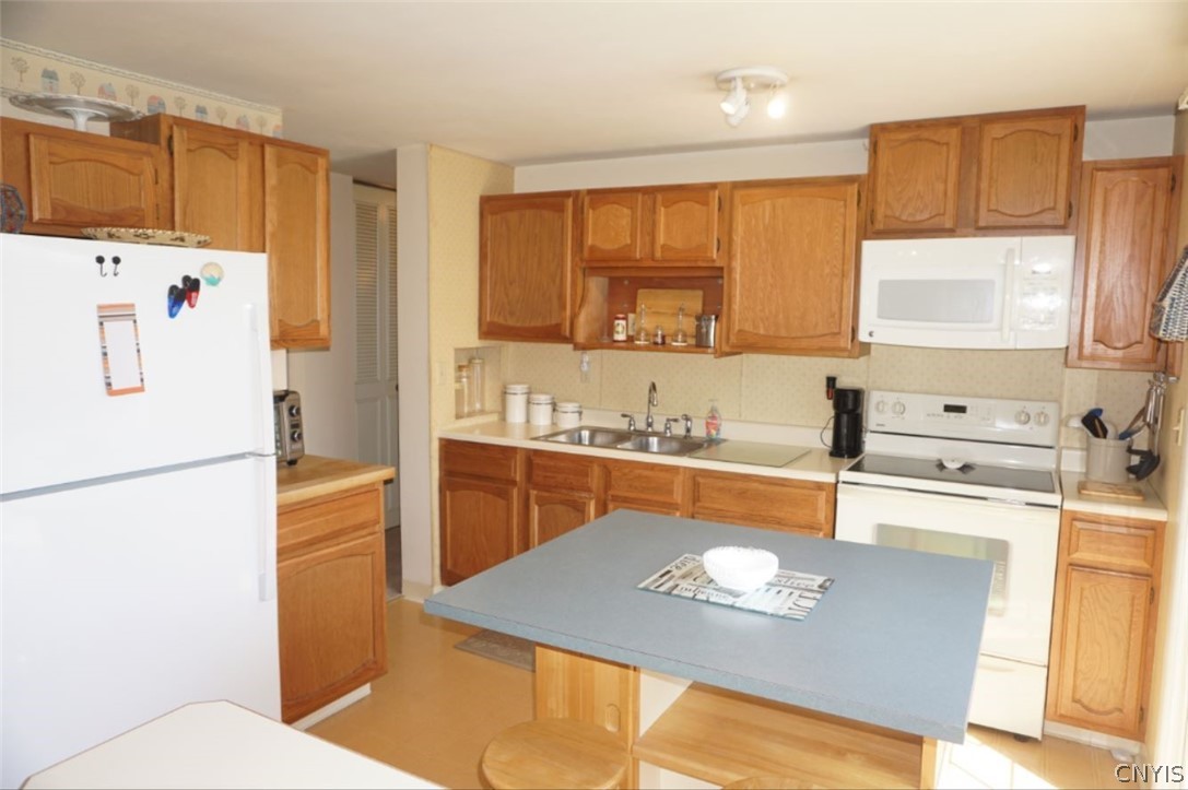 7436 Blumer Road Clay, NY 13088 - Photo 9 of 26