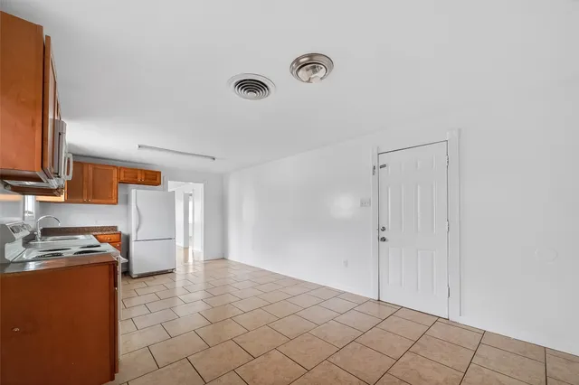 $1,500 | 521 Alford Street, Baytown, TX 77520