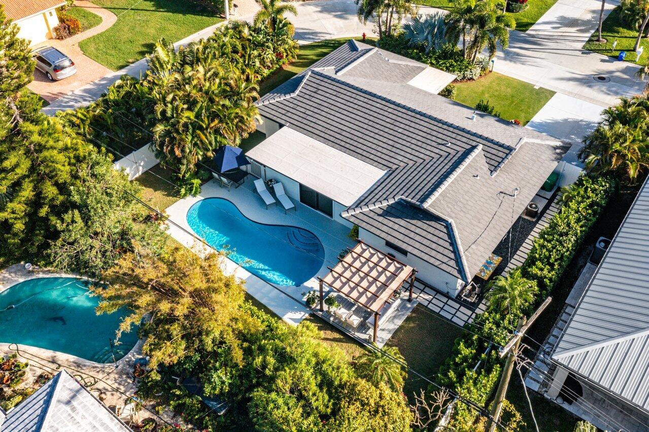 1280 Singer Drive Singer Island, FL 33404 - Photo 30 of 39 a view of a chairs and table in the balcony