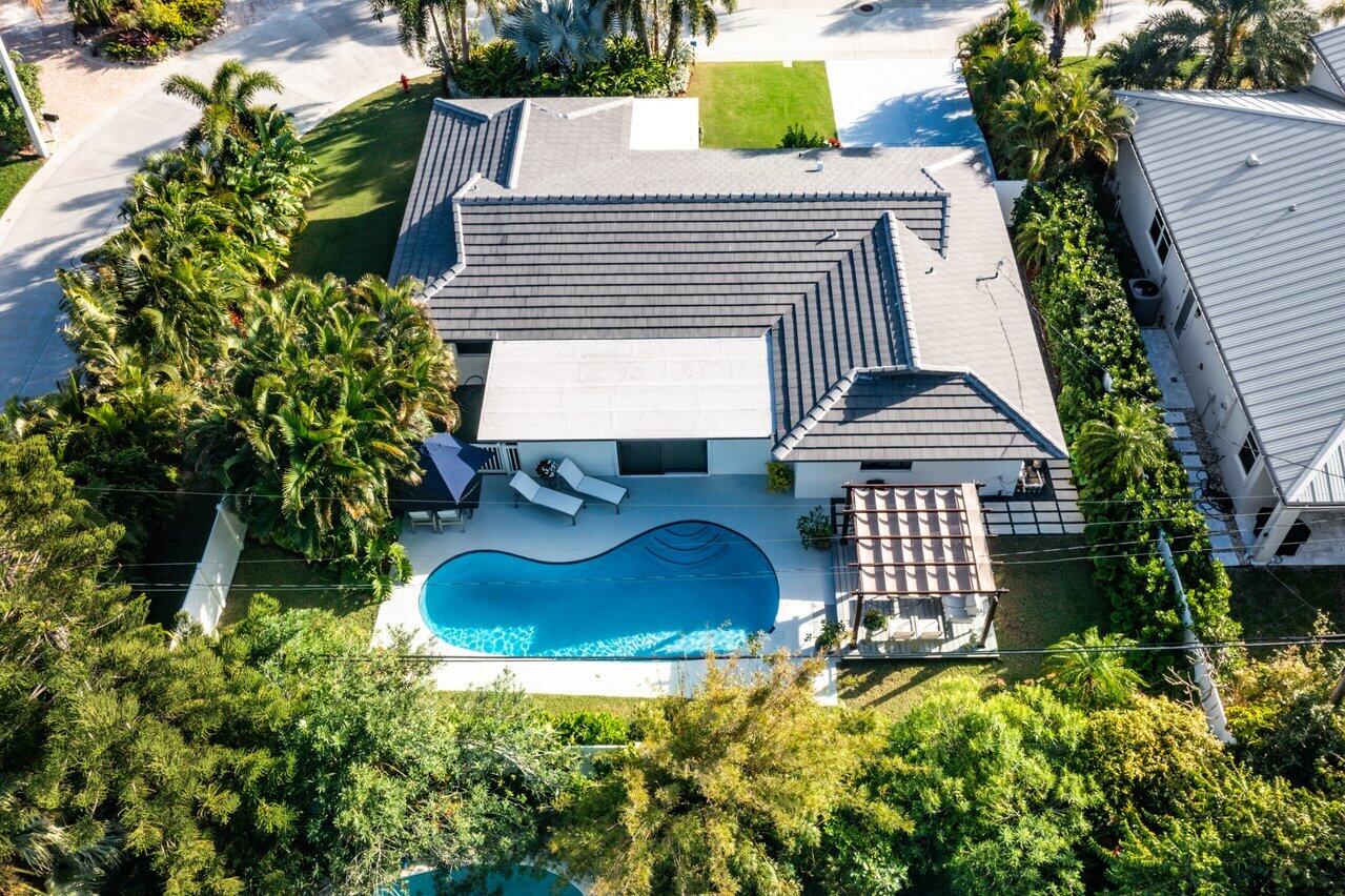 1280 Singer Drive Singer Island, FL 33404 - Photo 31 of 39 a view of outdoor space and yard