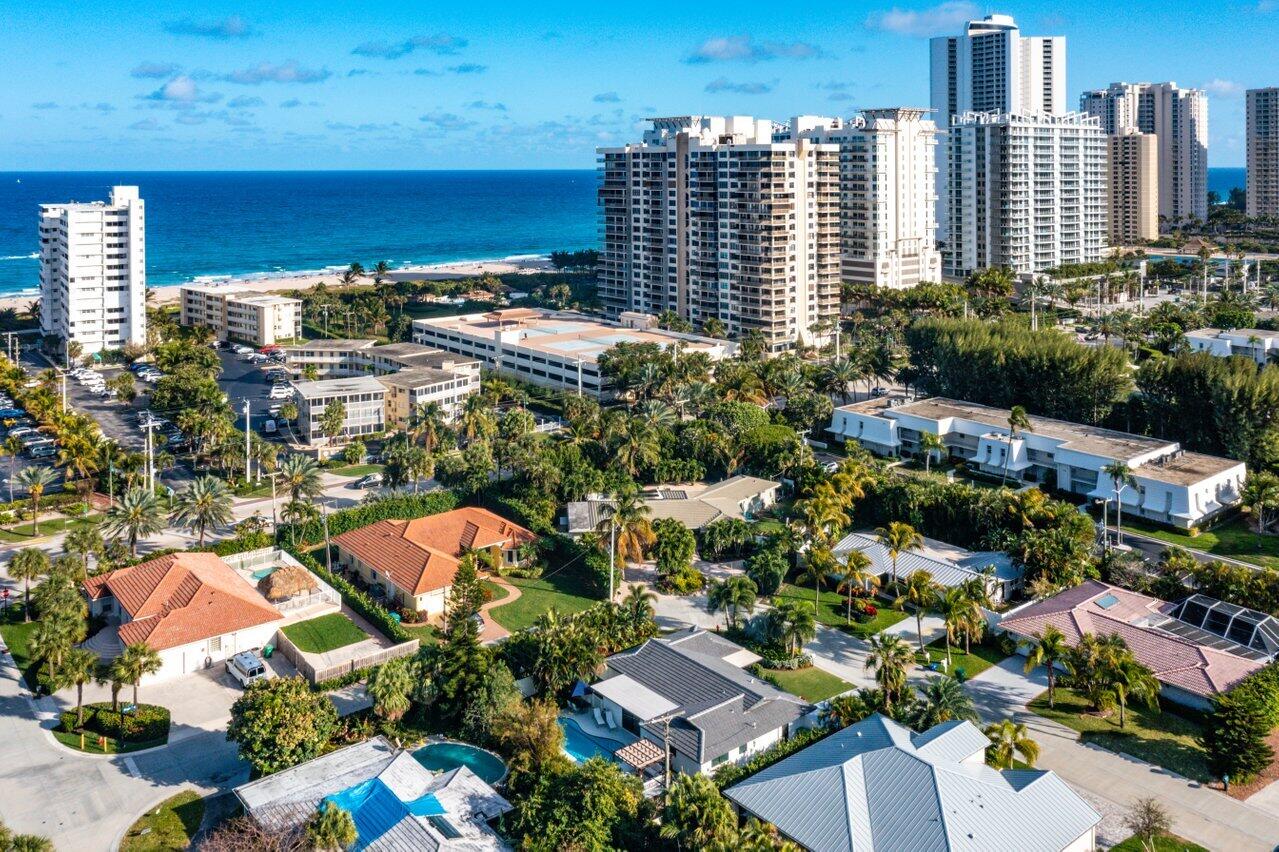 1280 Singer Drive Singer Island, FL 33404 - Photo 35 of 39 a view of a city