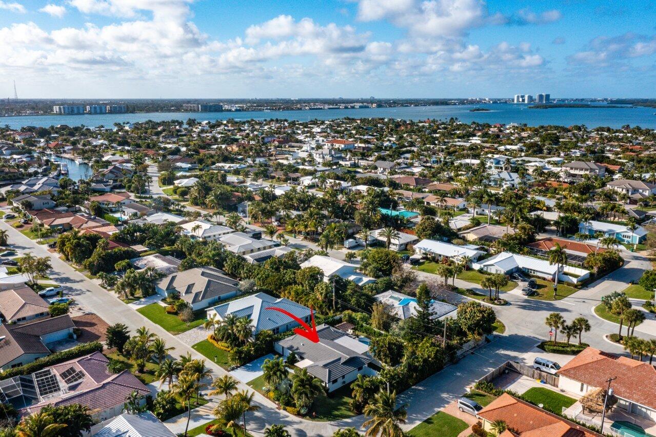 1280 Singer Drive Singer Island, FL 33404 - Photo 38 of 39 an aerial view of a city