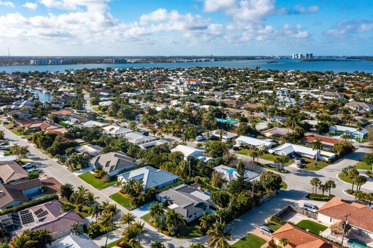 1280 Singer Drive Singer Island, FL 33404 - Photo 39 of 39 an aerial view of a city