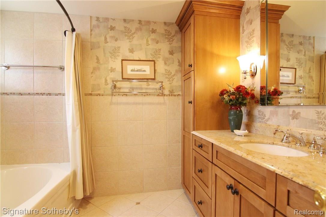 3860 Cumberland Road Berkley, MI 48072 - Photo 29 of 47 28 IMG_9158-r.jpg