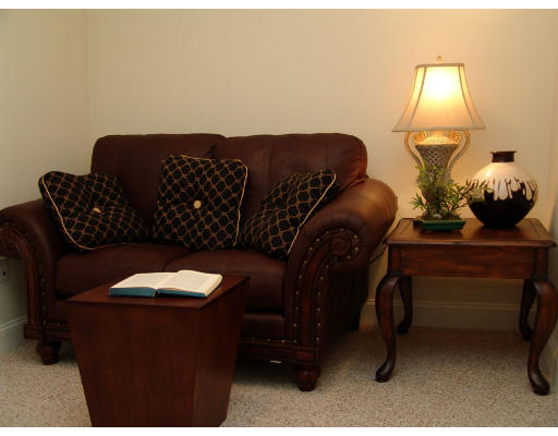 7 Primmett Lane, Unit 7 Worcester, MA 01609 - Photo 8 of 10 a living room with furniture