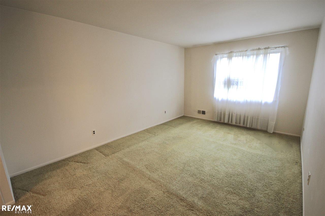 29173 Hayes Road, Unit B21 Warren, MI 48088 - Photo 8 of 23