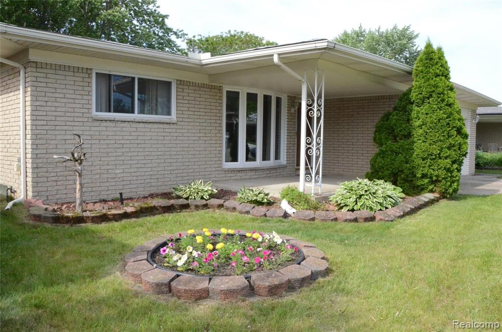 43077 Avon Road Canton, MI 48187 - Photo 5 of 52