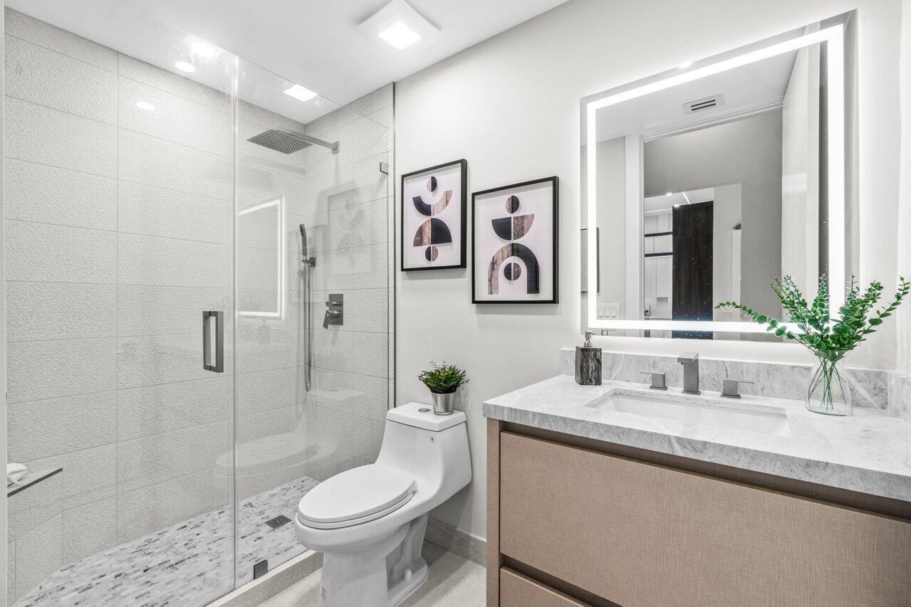 6357 Graycliff Drive, Unit C Boca Raton, FL 33496 - Photo 17 of 57 Guest Bathroom