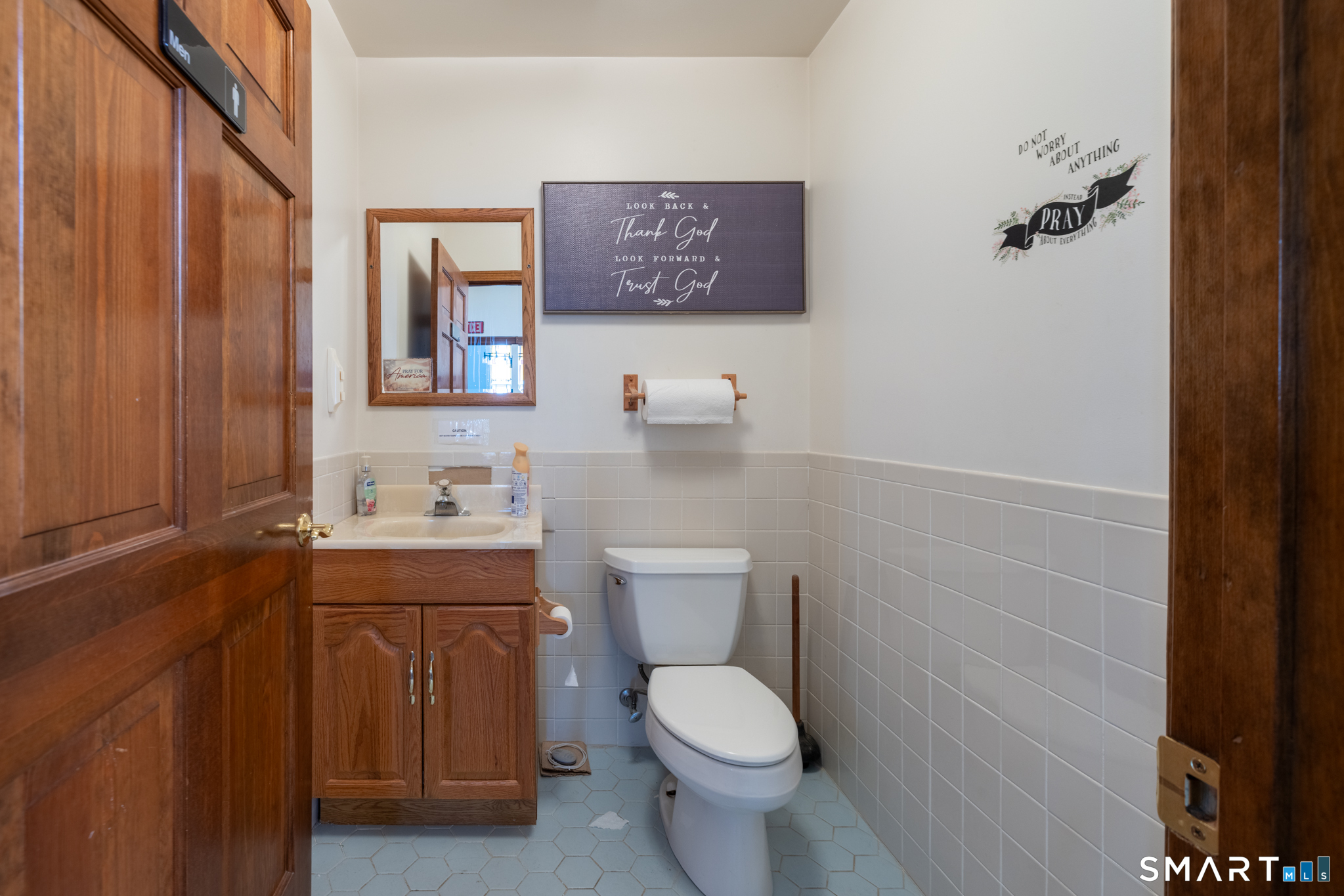 523 West Street Bristol, CT 06010 - Photo 16 of 30 a bathroom with a toilet a sink and mirror