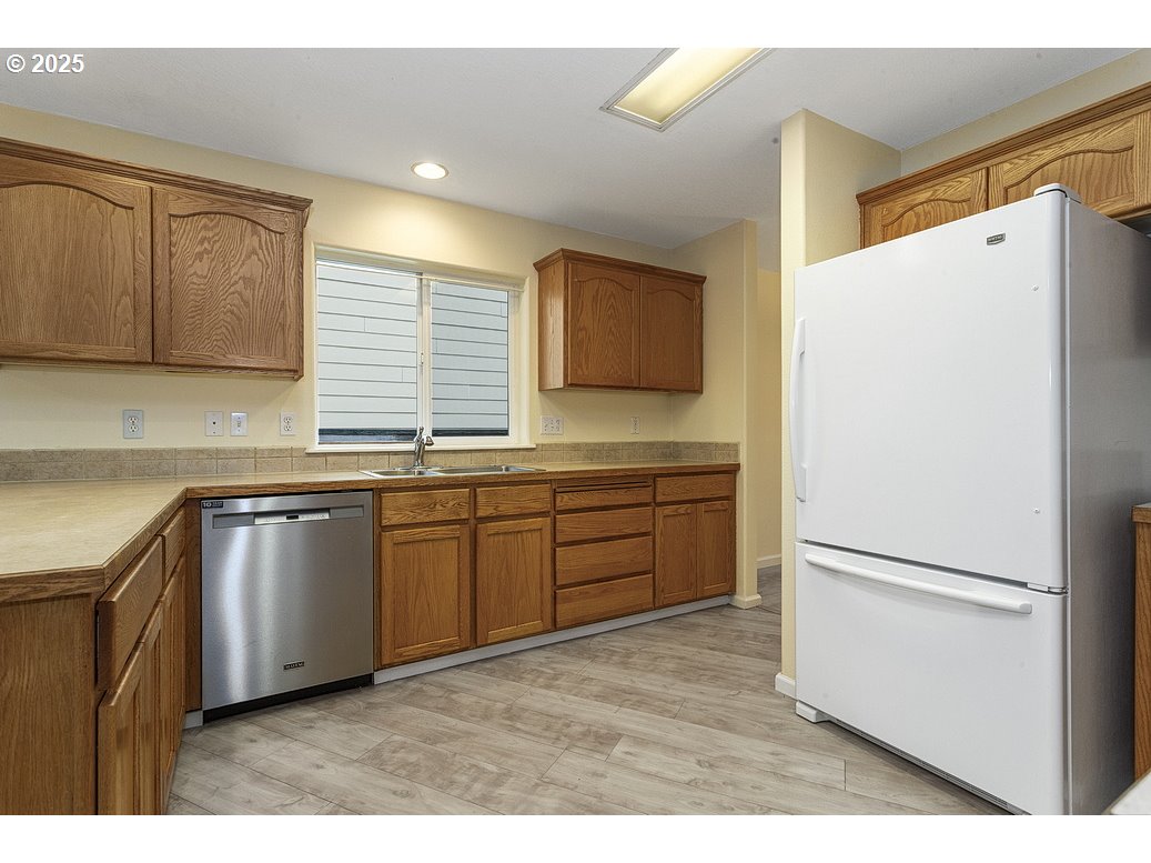 1575 Southeast Dexter Lane Gresham, OR 97080 - Photo 17 of 48 a kitchen with granite countertop a refrigerator sink and microwave