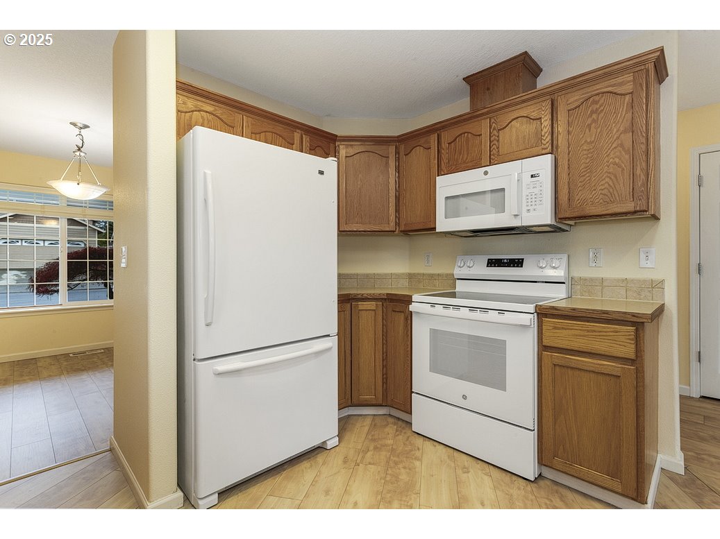 1575 Southeast Dexter Lane Gresham, OR 97080 - Photo 19 of 48 a kitchen with stainless steel appliances a refrigerator sink and cabinets