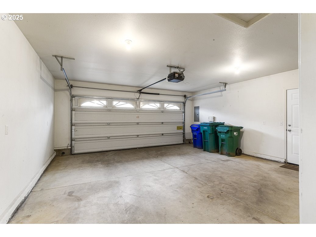 1575 Southeast Dexter Lane Gresham, OR 97080 - Photo 43 of 48 a view of an empty room and storage