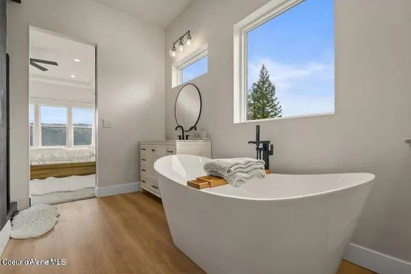 $1,100,000 | 424 Patriots Dr Street, St. Maries, ID 83861