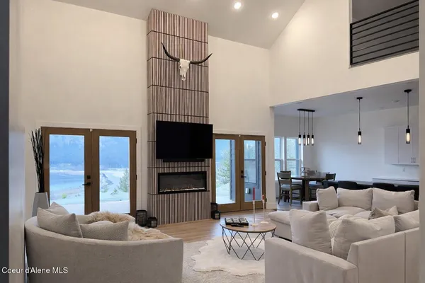 $1,100,000 | 424 Patriots Dr Street, St. Maries, ID 83861