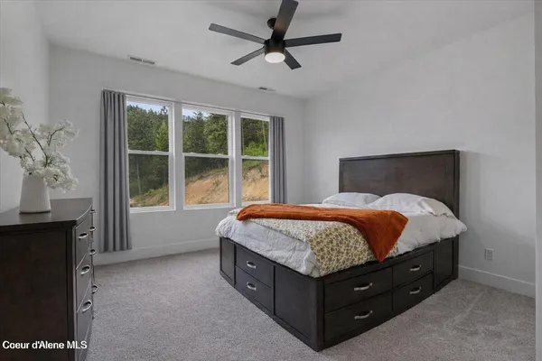 $1,100,000 | 424 Patriots Dr Street, St. Maries, ID 83861