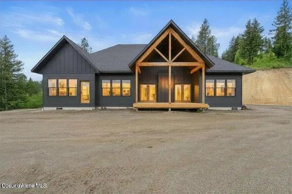 $1,100,000 | 424 Patriots Dr Street, St. Maries, ID 83861