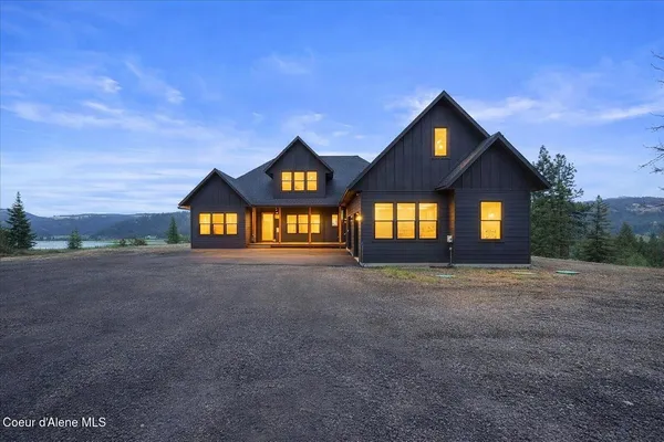 $1,100,000 | 424 Patriots Dr Street, St. Maries, ID 83861