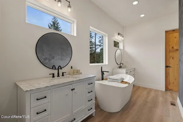 $1,100,000 | 424 Patriots Dr Street, St. Maries, ID 83861