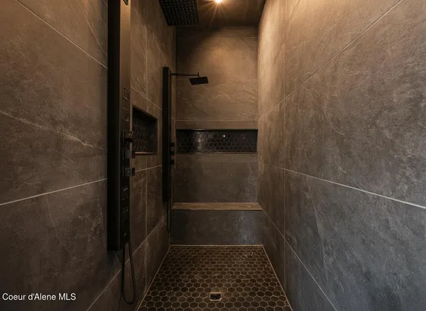 $1,100,000 | 424 Patriots Dr Street, St. Maries, ID 83861