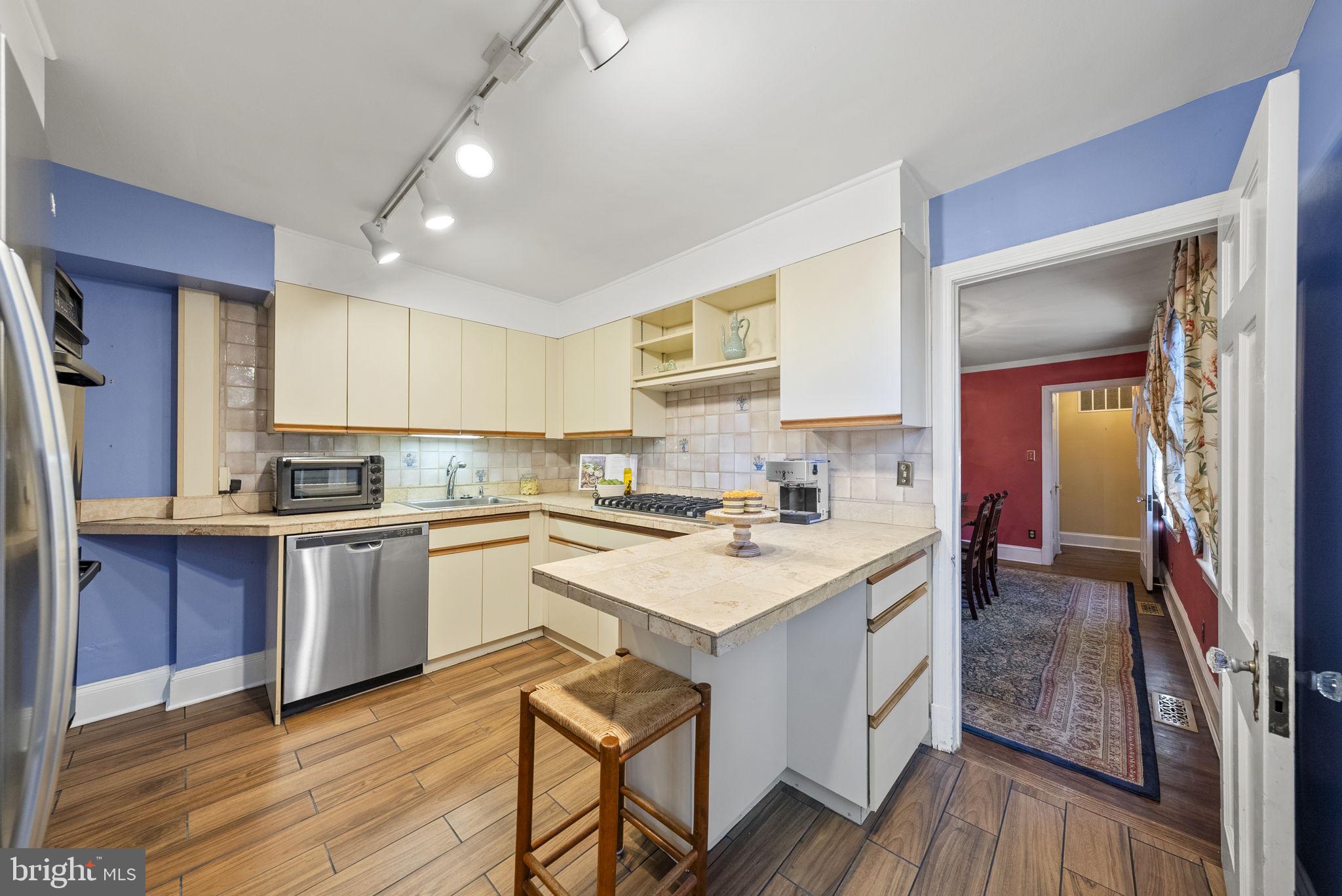 128 11th Street Southeast Washington, DC 20003 - Photo 11 of 52 Kitchen