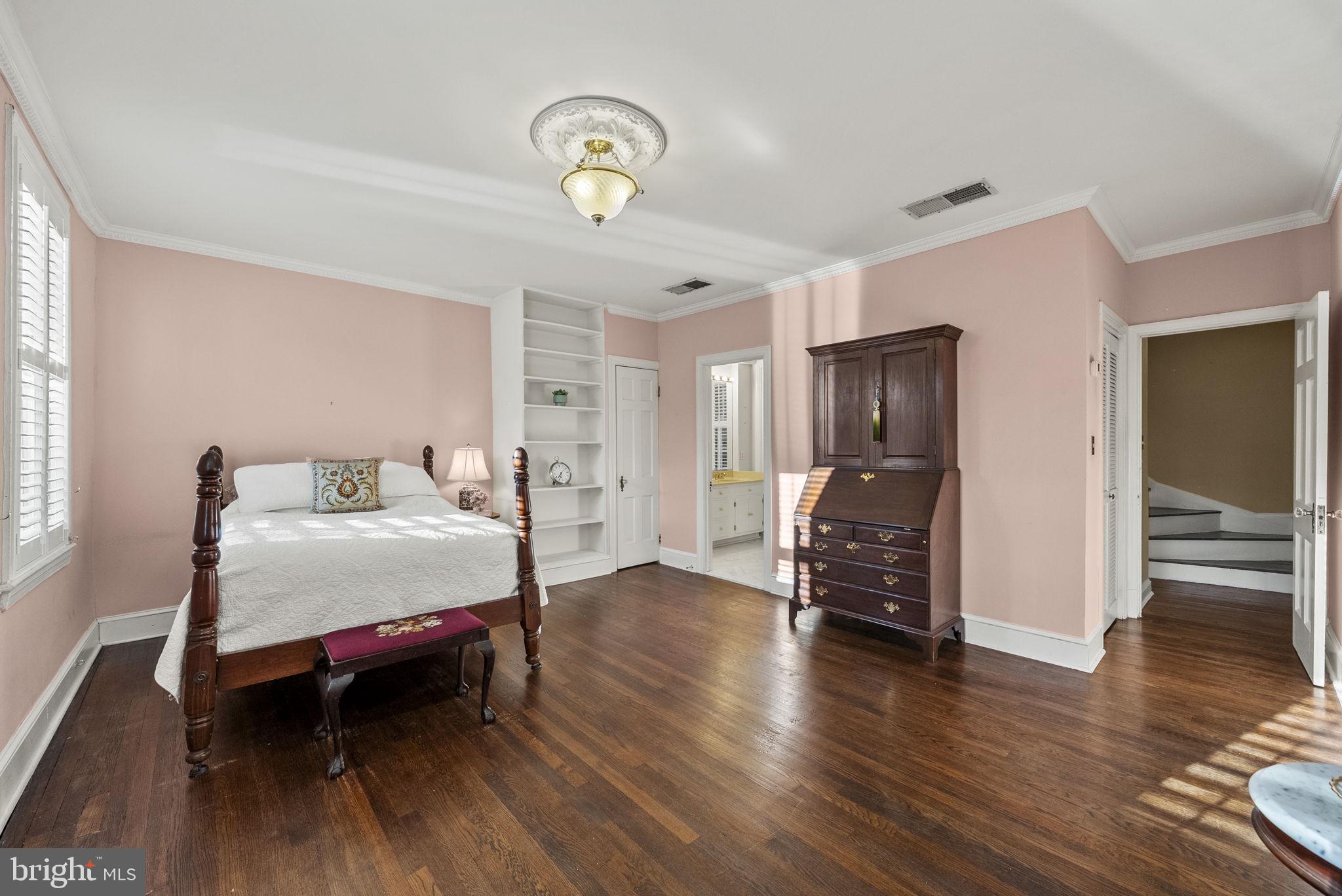 128 11th Street Southeast Washington, DC 20003 - Photo 16 of 52 Primary bedroom