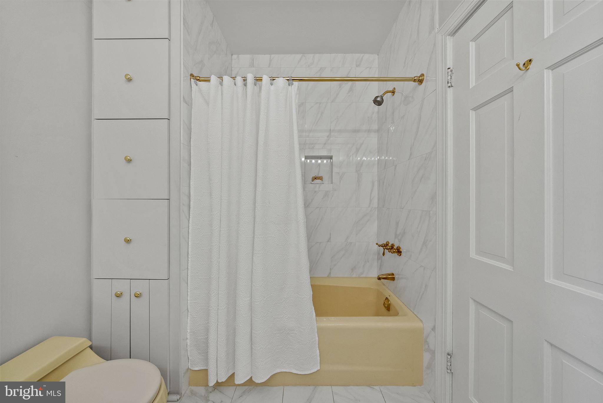 128 11th Street Southeast Washington, DC 20003 - Photo 19 of 52 Primary bath