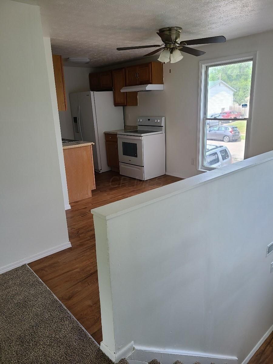 3005 Whitlow Road Columbus, OH 43232 - Photo 10 of 14 Kitchen