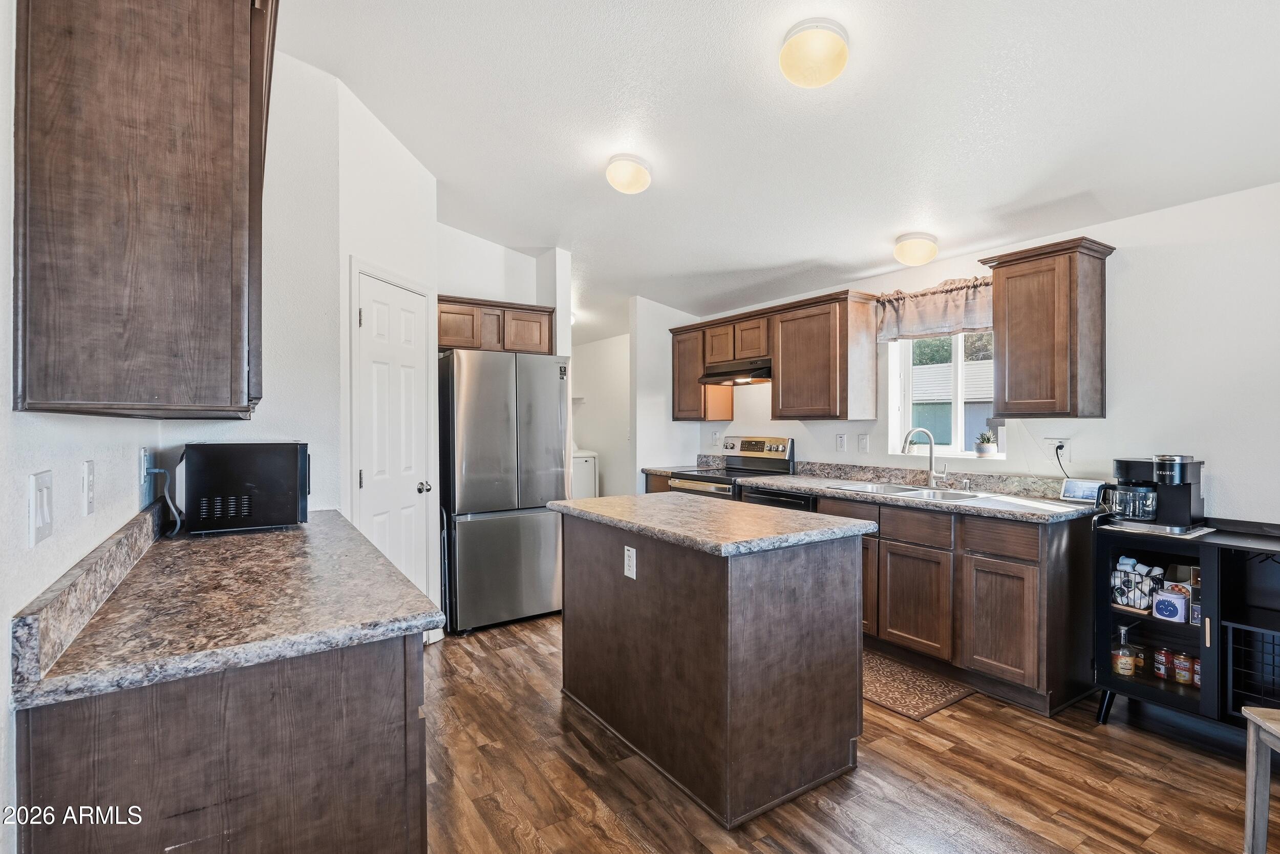 206 East Pine Street Payson, AZ 85541 - Photo 7 of 30 a kitchen with stainless steel appliances granite countertop a sink stove and refrigerator
