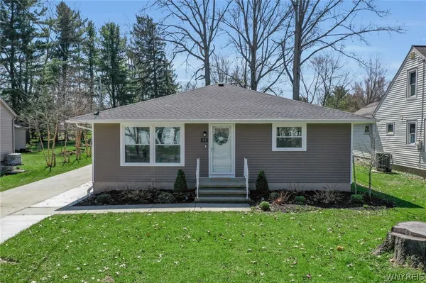 $299,900 | 97 Huntington Court, Hamburg, NY 14075