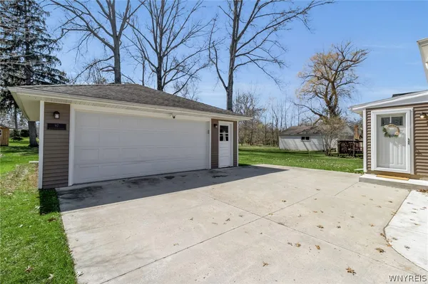 $299,900 | 97 Huntington Court, Hamburg, NY 14075