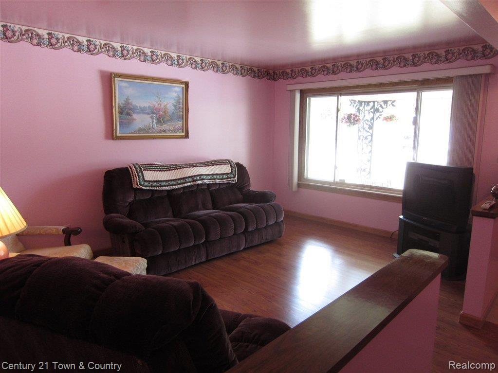 2904 Wisconsin Road Troy, MI 48083 - Photo 2 of 25 Living Room.JPG