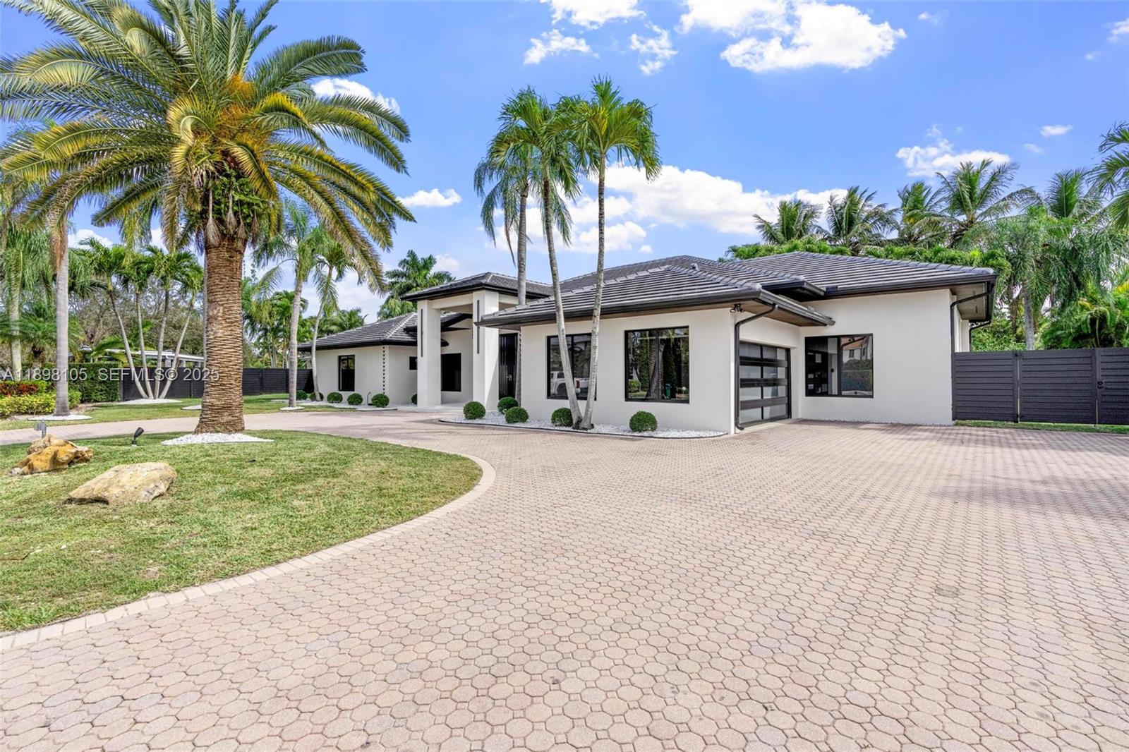 7755 Southwest 85th Court Miami, FL 33143 - Photo 4 of 70