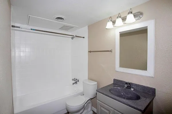 $1,240 | 14208 Heritage Circle, Farmers Branch, TX 75234