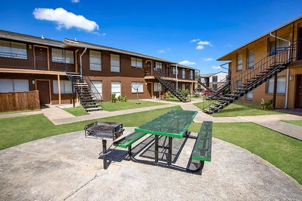 $1,240 | 14208 Heritage Circle, Farmers Branch, TX 75234