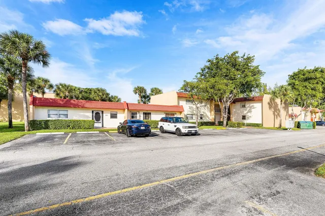 $1,600 | 215 Lake Dora Drive, West Palm Beach, FL 33411