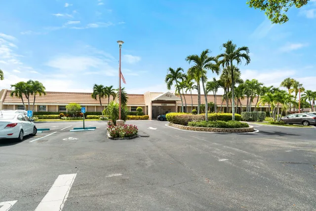 $1,600 | 215 Lake Dora Drive, West Palm Beach, FL 33411