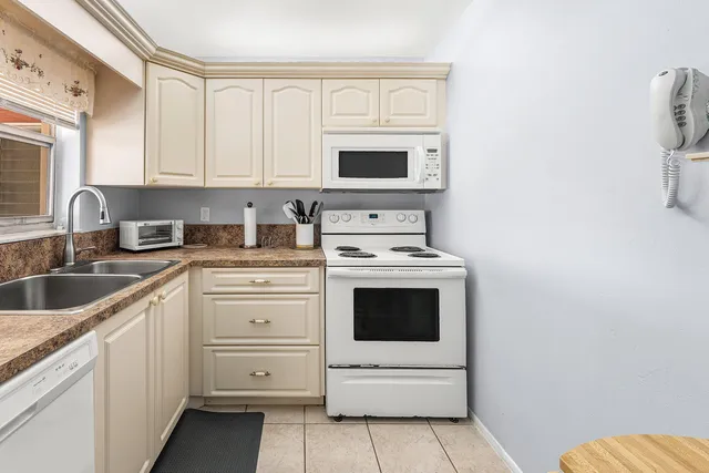 $1,600 | 215 Lake Dora Drive, West Palm Beach, FL 33411