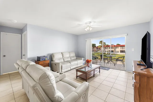 $1,600 | 215 Lake Dora Drive, West Palm Beach, FL 33411