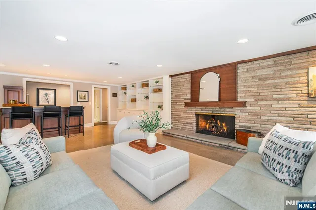 a view of a livingroom with furniture