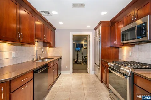 $2,999,999 | 112 Heller Way, Montclair, NJ 07043