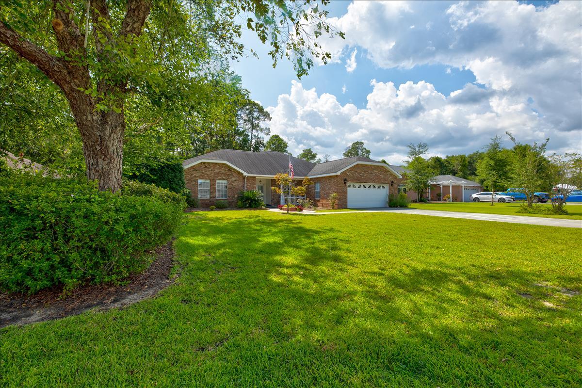 1818 Huntington Road Niceville, FL 32578 - Photo 4 of 53 a front view of a house with garden